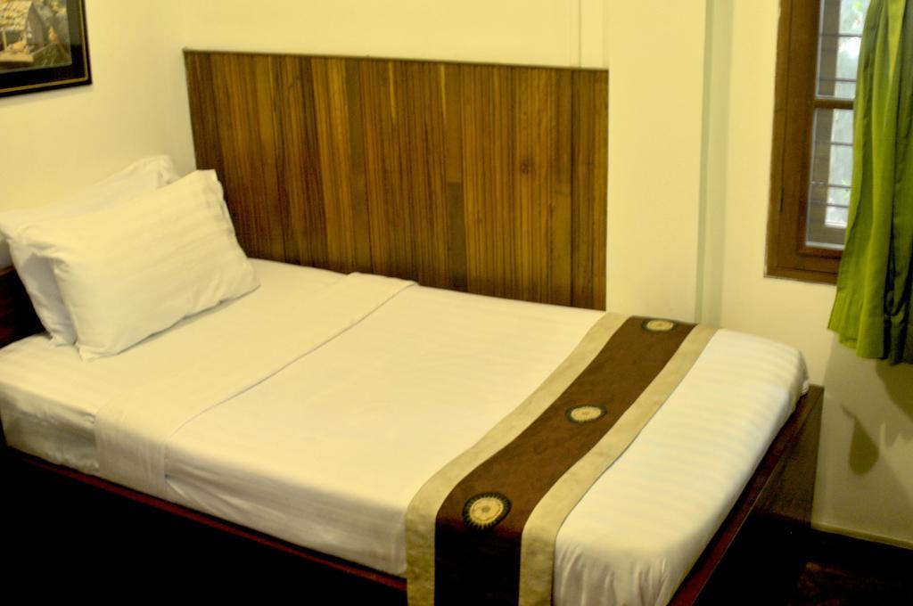 Classique Inn Янгон Экстерьер фото