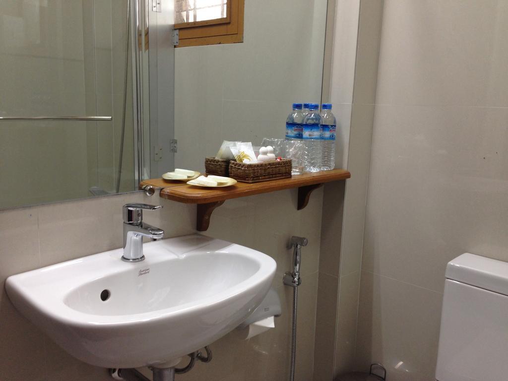 Classique Inn Янгон Экстерьер фото