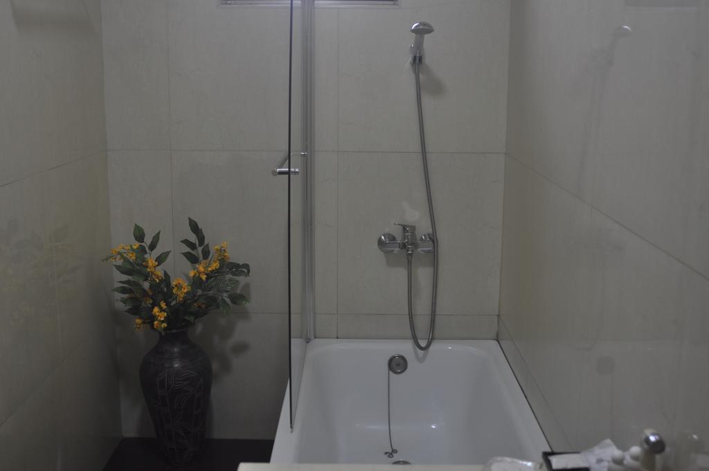 Classique Inn Янгон Экстерьер фото